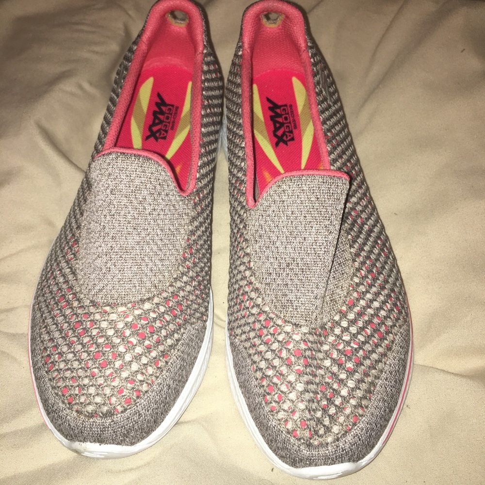 Sketchers Goga Max Shoe . Sz 6